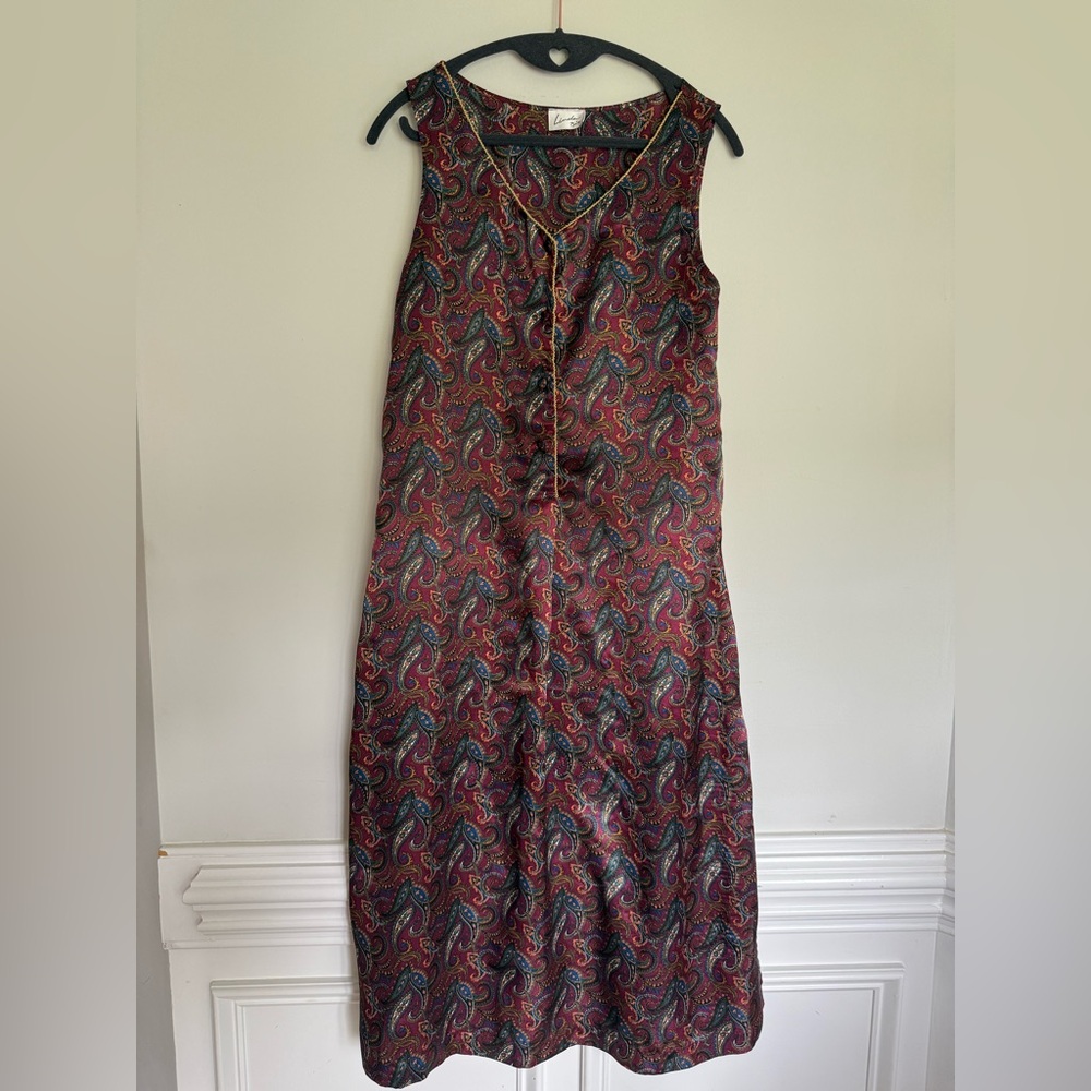 Elegant Paisley V-Neck Midi Dress